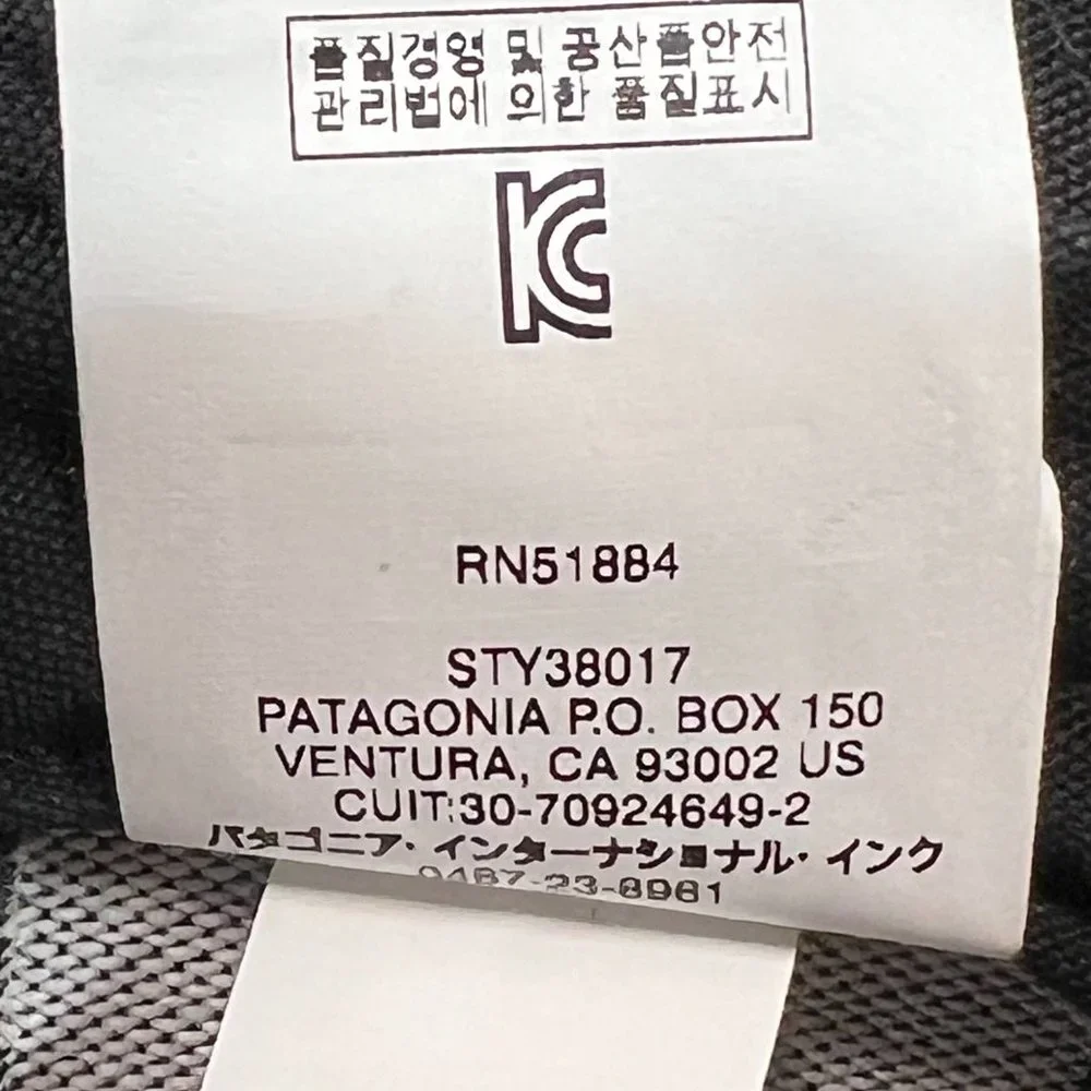 Patagonia P-6 Logo Trucker Hat Black Adjustable Snapback‎ Mesh Cap